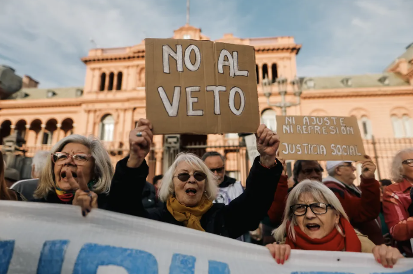 REPRIME GOBIERNO DE MILEI PROTESTA DE JUBILADOS EN BUENOS AIRES